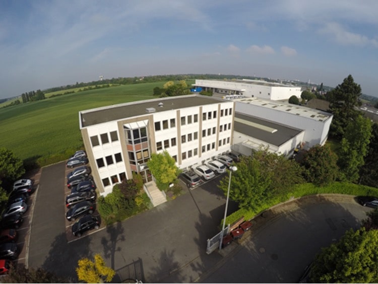 KEB et l'Industrie 4.0 - Une plateforme d’ingénieurs d’applications est à disposition pour supporter, assister ou réaliser tous les projets de création ou de modernisation de machines. Que ce soit des ingénieurs mécaniques, électroniques et experts Safety, comme des ingénieurs logiciels, l’équipe KEB France saura vous accompagner vers la réalisation de vos solutions 4.0.  Nous mettons nos expériences à disposition de vos projets, dans tous les domaines d’applications.